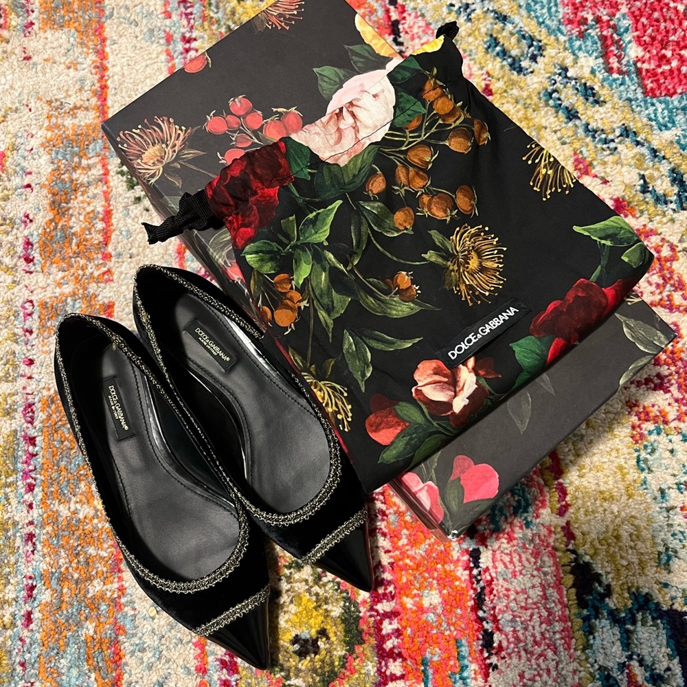 Dolce & Gabbana black velvet flats, worn once! EUC. Size 7. Box & dustbag incl’d
